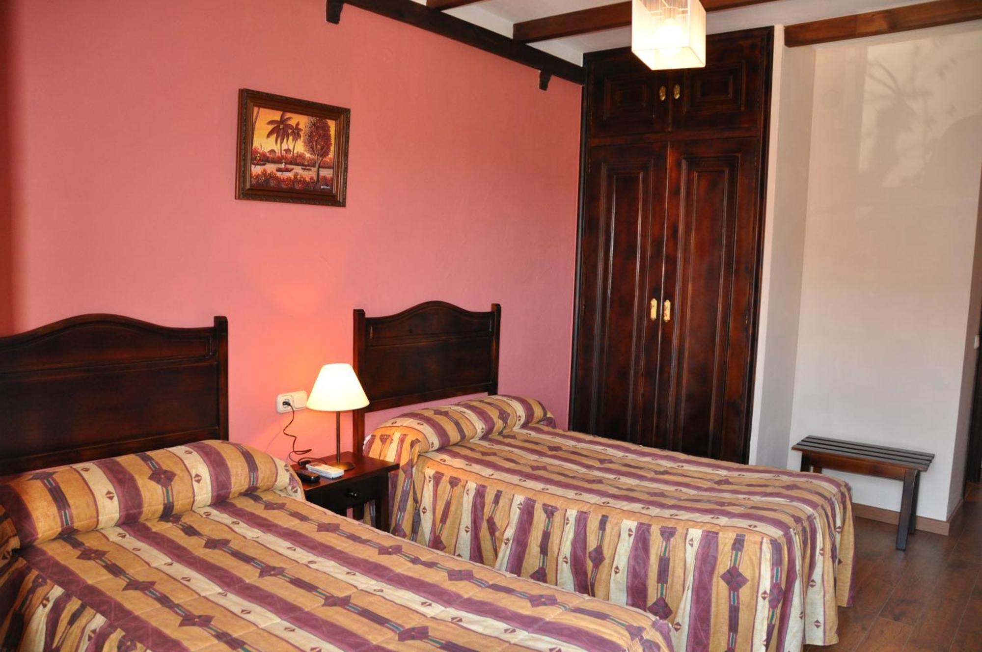 Apartamentos El Mirador Del Soto Sotoserrano Rum bild
