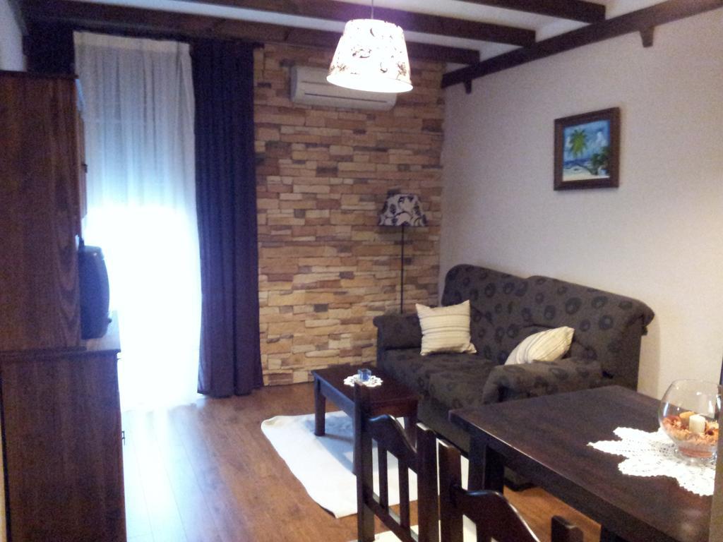 Apartamentos El Mirador Del Soto Sotoserrano Exteriör bild