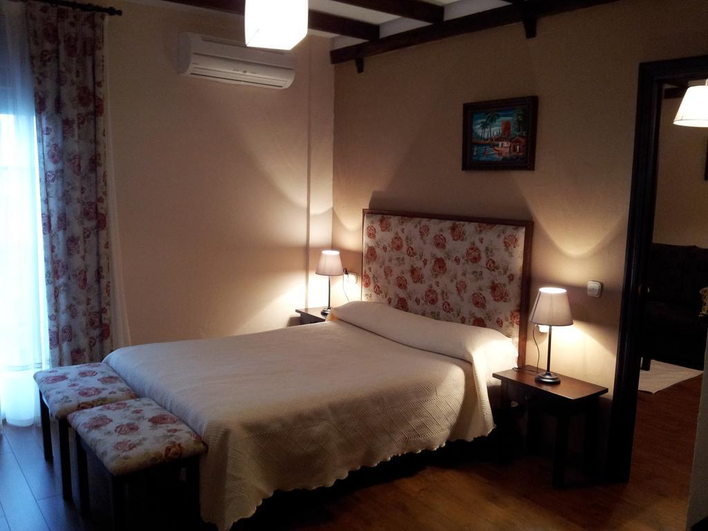 Apartamentos El Mirador Del Soto Sotoserrano Exteriör bild