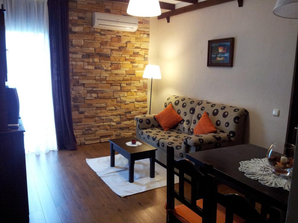 Apartamentos El Mirador Del Soto Sotoserrano Exteriör bild