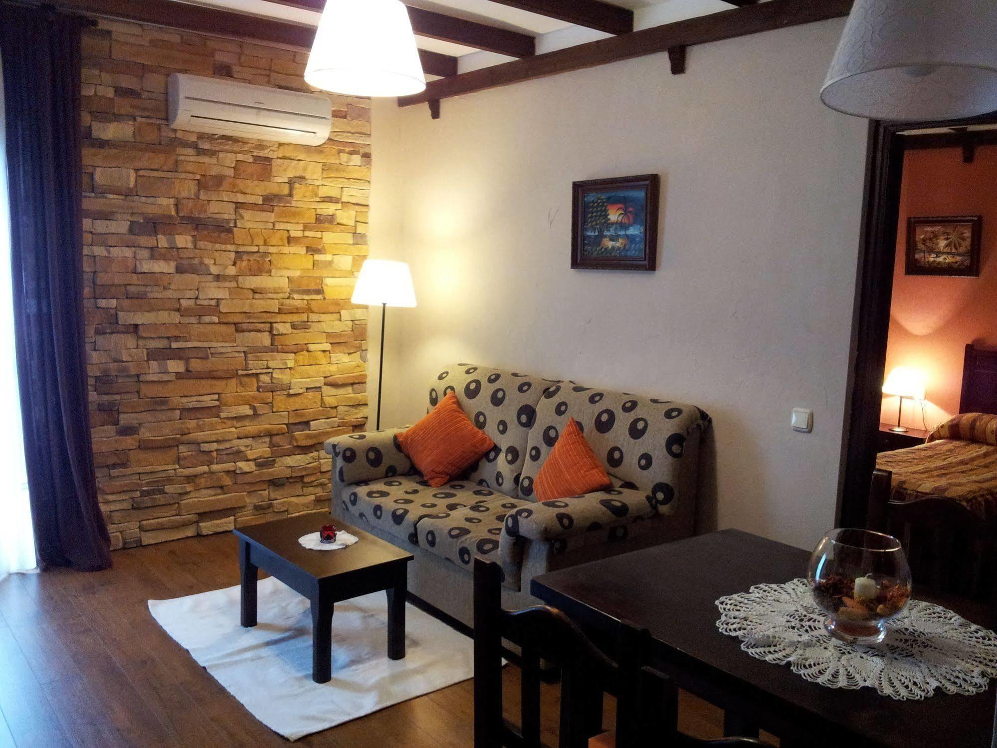 Apartamentos El Mirador Del Soto Sotoserrano Exteriör bild